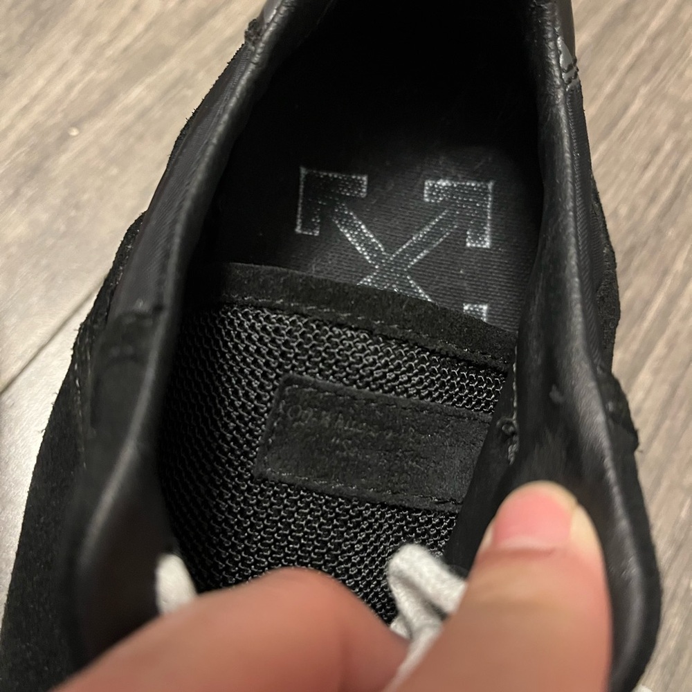 Off-White Black and Cream Arrow Logo Sneakers - Picture 4 of 7